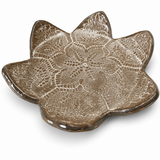 Prato Decorativo Redondo em Cerâmica Esmaltada – Textura em Renda