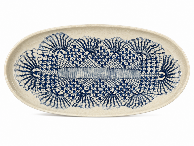 Travessa Oval em Cerâmica Esmaltada com Textura de Renda Azul
