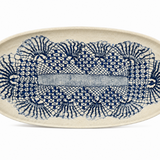 Travessa Oval em Cerâmica Esmaltada com Textura de Renda Azul