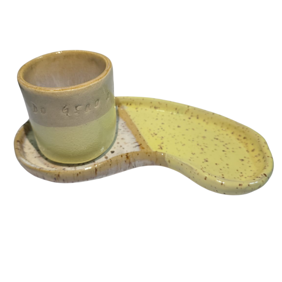 CJ COPO COM BANDEJA CERÂMICA ARTESANAL AMARELO/CREME - 100ML